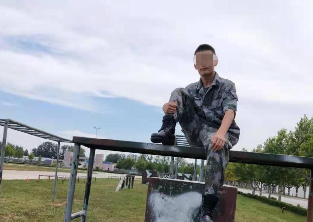 郑宇豪-多年军旅经验-对待工作一丝不苟-习武多年、为人正直-擅长综合格斗