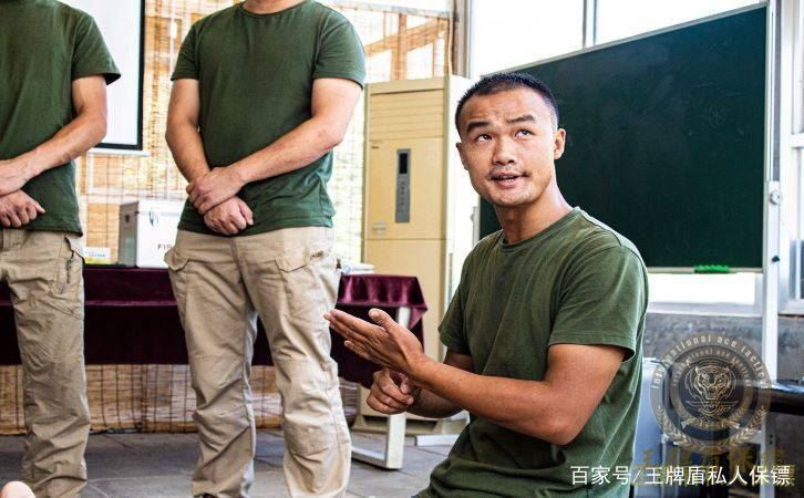 请一个24小时专业保镖的花费